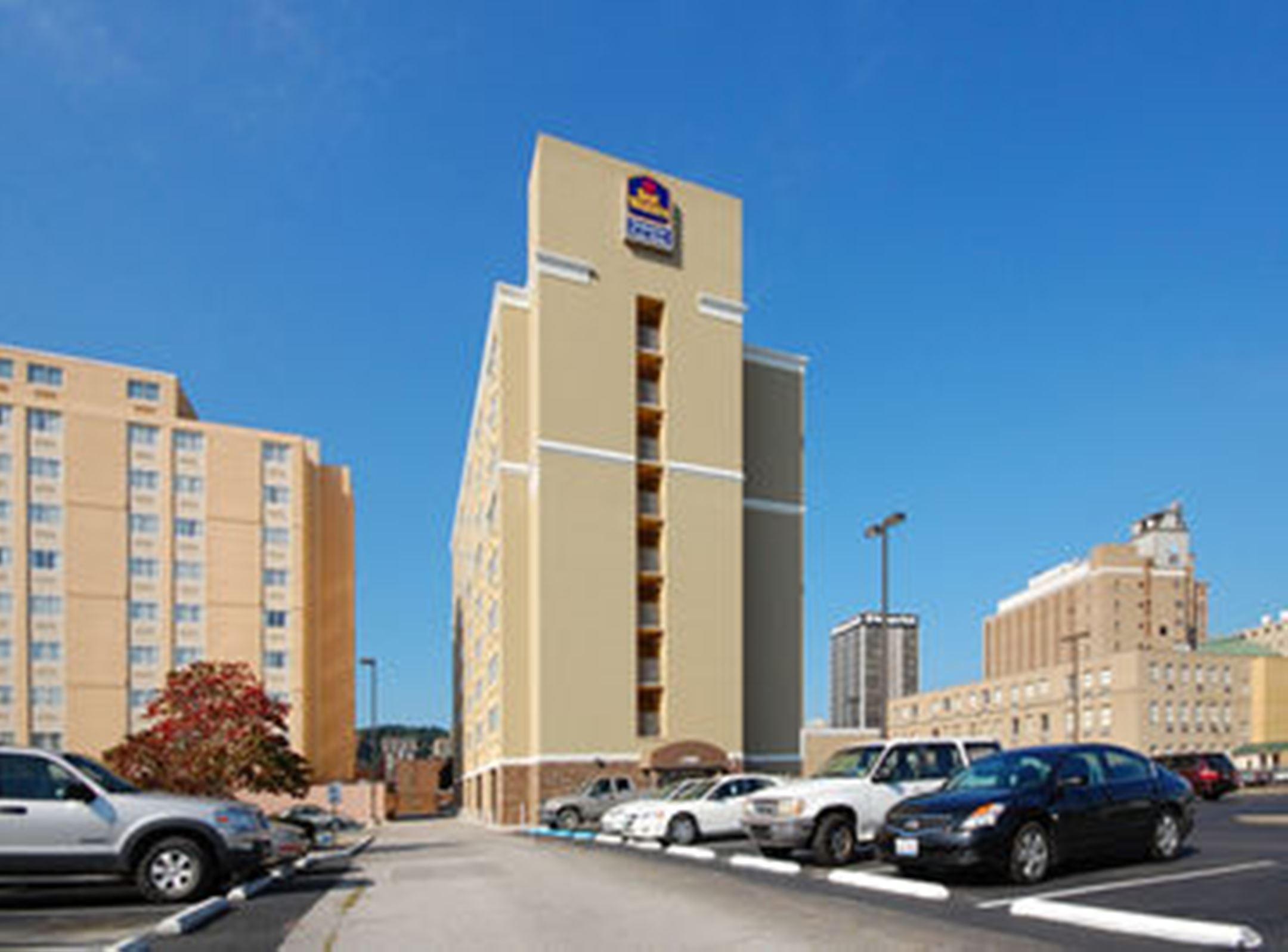 Quality Inn & Suites Charleston Exterior photo